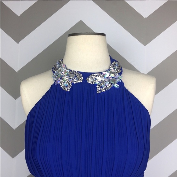 Pre loved. 🌺🥂 Fun and elegant  dress Mid length - Picture 4 of 5